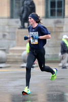 Niagara Square - Runners Left